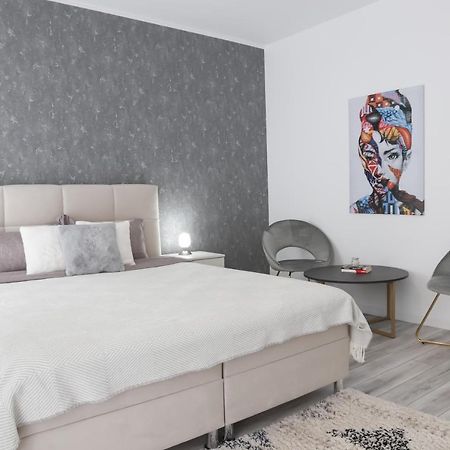 Stars Apartment Брашов Екстер'єр фото