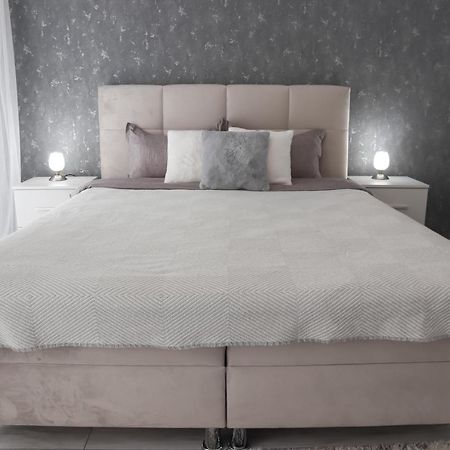 Stars Apartment Брашов Екстер'єр фото
