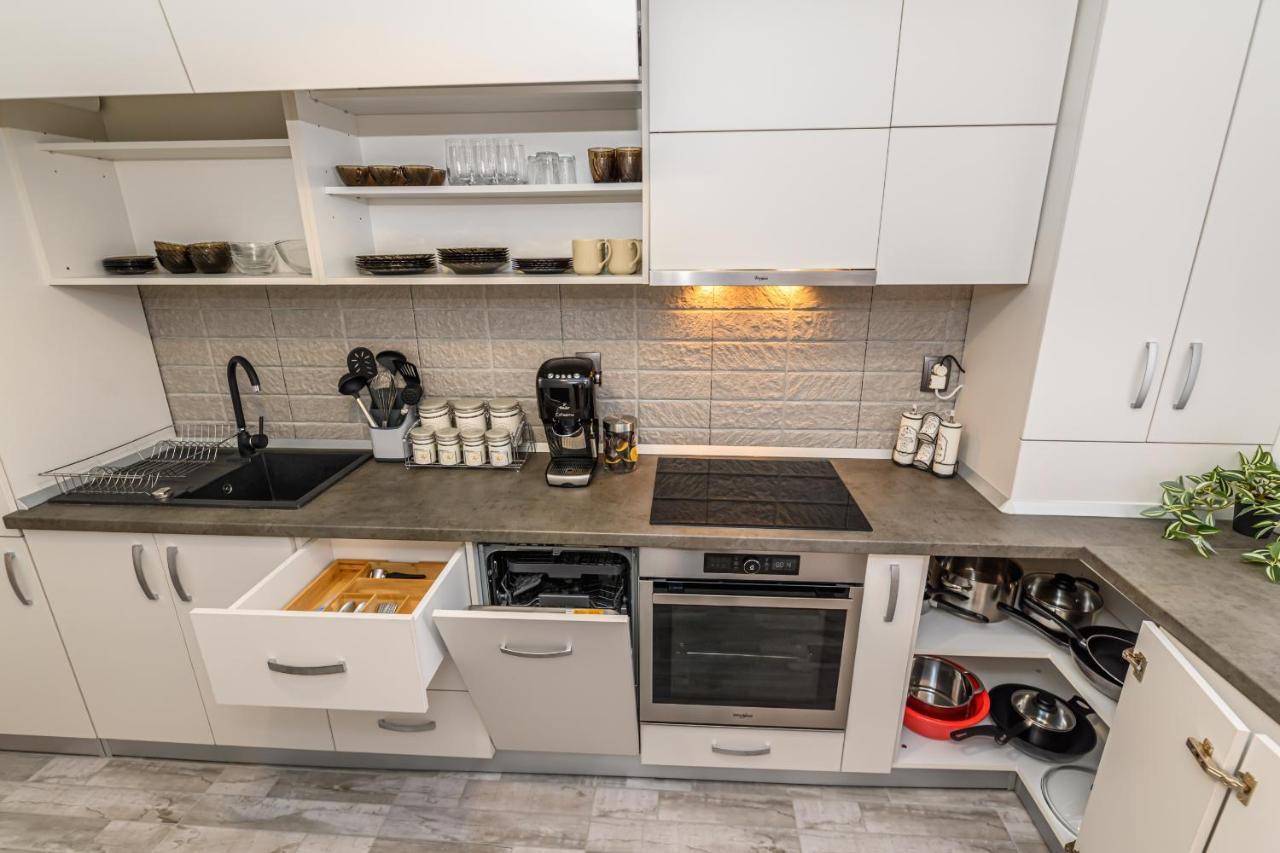 Stars Apartment Брашов Екстер'єр фото