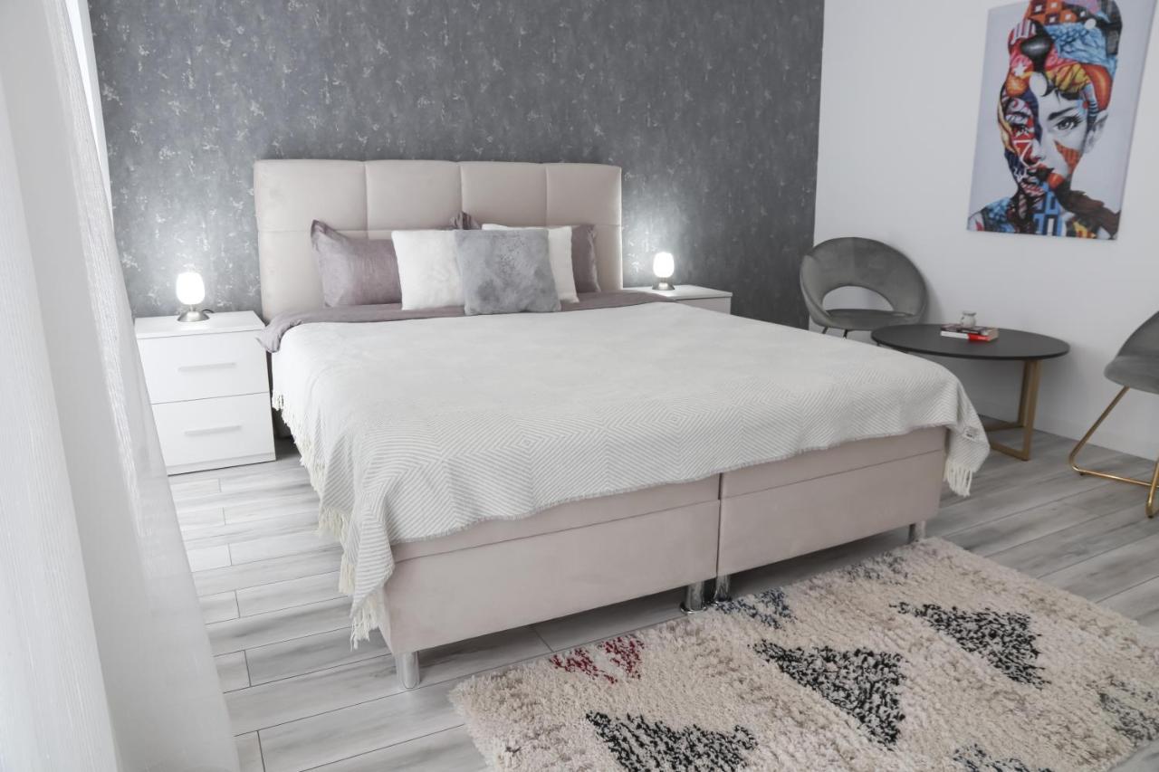 Stars Apartment Брашов Екстер'єр фото