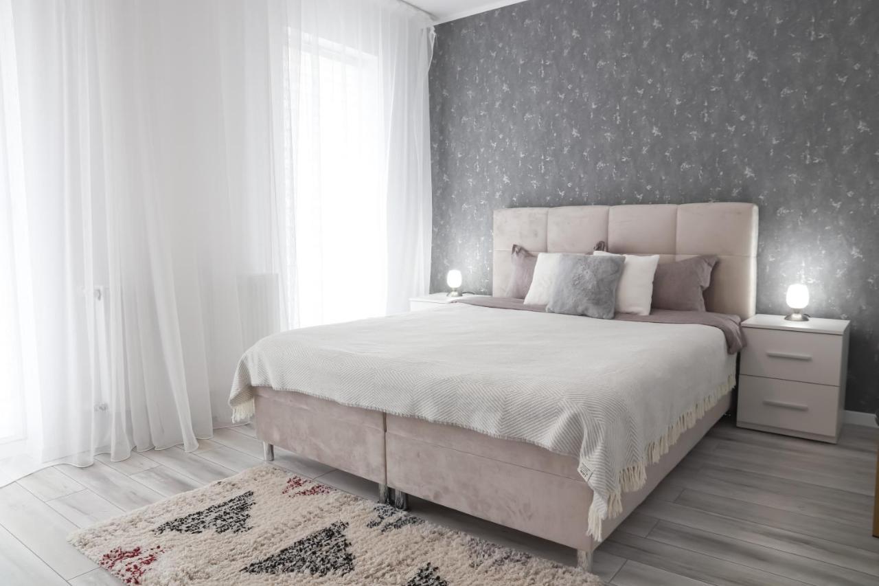 Stars Apartment Брашов Екстер'єр фото